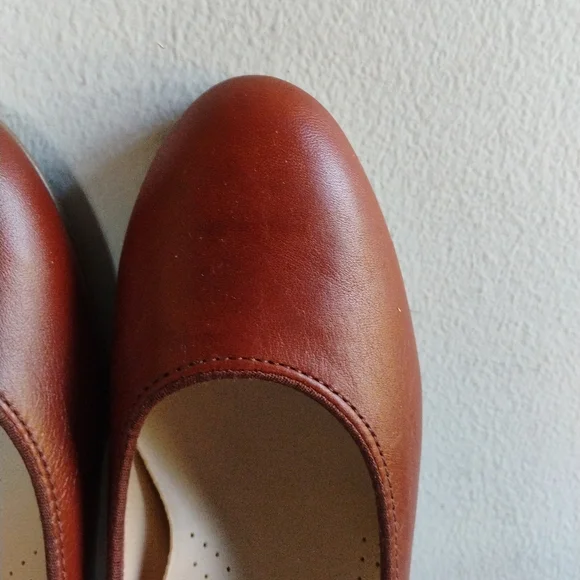 Softspots Women's Vintage Burgundy Leather Loafers - Picture 10 of 14